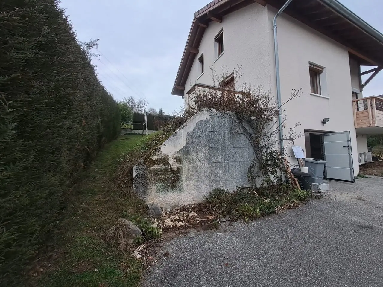 Extension de garage semi-enterré en béton à Cruseilles — photo 1